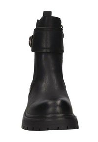 Stivale alla caviglia nero con tomaia testurizzata, suola in gomma robusta e dettaglio fibbia alla caviglia. Presenta una cerniera laterale per una facile vestibilità.