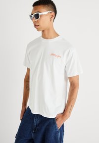 Levi's® VINTAGE FIT GRAPHIC - Nyomott mintás póló - white