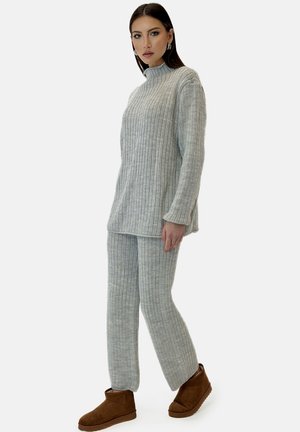 SET - Striktrøje - grau