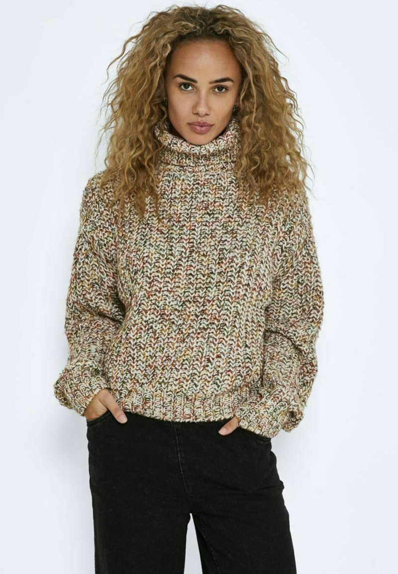 Gebreide coltrui met een gemêleerd patroon in beige, bruin en groene tinten. Losse pasvorm met ribgebreide manchetten en zoom.