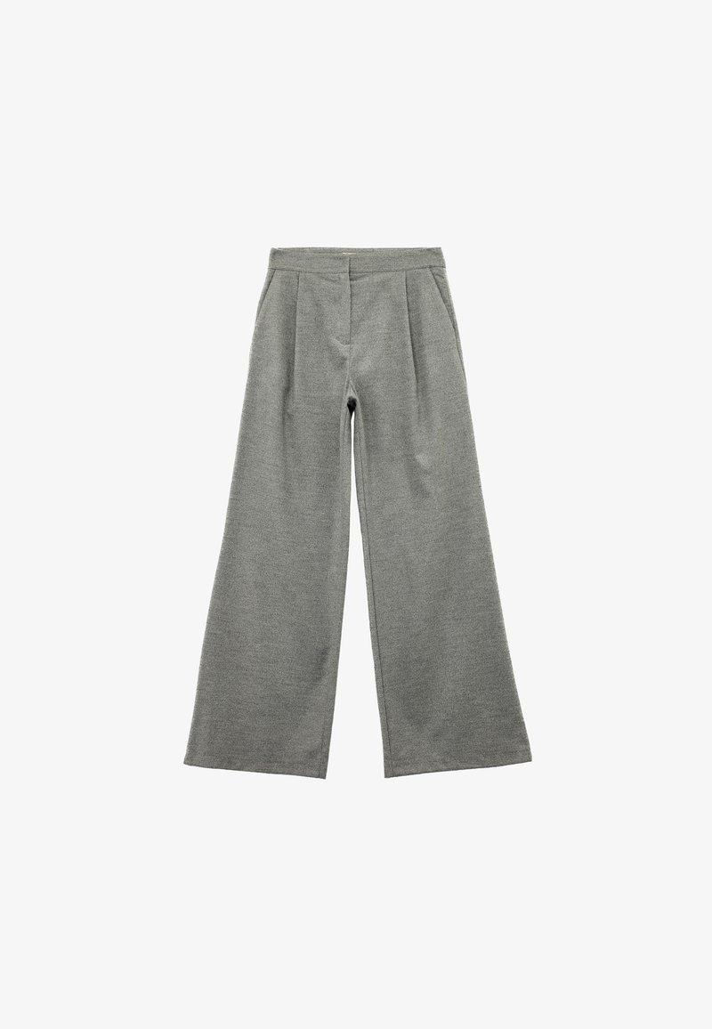 Grijze wijde broek gemaakt van een zachte stof. Heeft plooien bij de tailleband en een comfortabele elastische band. Geen zichtbare zakken.