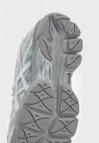 ASICS SportStyle GEL CUMULUS 16 SSCB SIGNATURE SERIES CECILIE BAHNSEN UNISEX - Sporta apavi - glacier grey/steeple grey