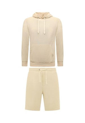Beige hoodie met voorzak en bijpassende korte broek met trekkoord, casual loungewear set, zonder patronen of logo's.