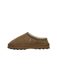Brune ruskindsklodser med en shearling-foring, der har dekorativ syning langs kraven og en tekstureret gummisål.
