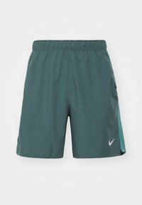CHALLENGER - Krótkie spodenki sportowe
