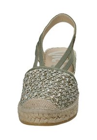 Scarpa espadrilla intrecciata verde con upper testurizzato, tacco aperto e suola piatta in juta in stile espadrilla. Presenta due cinturini regolabili.
