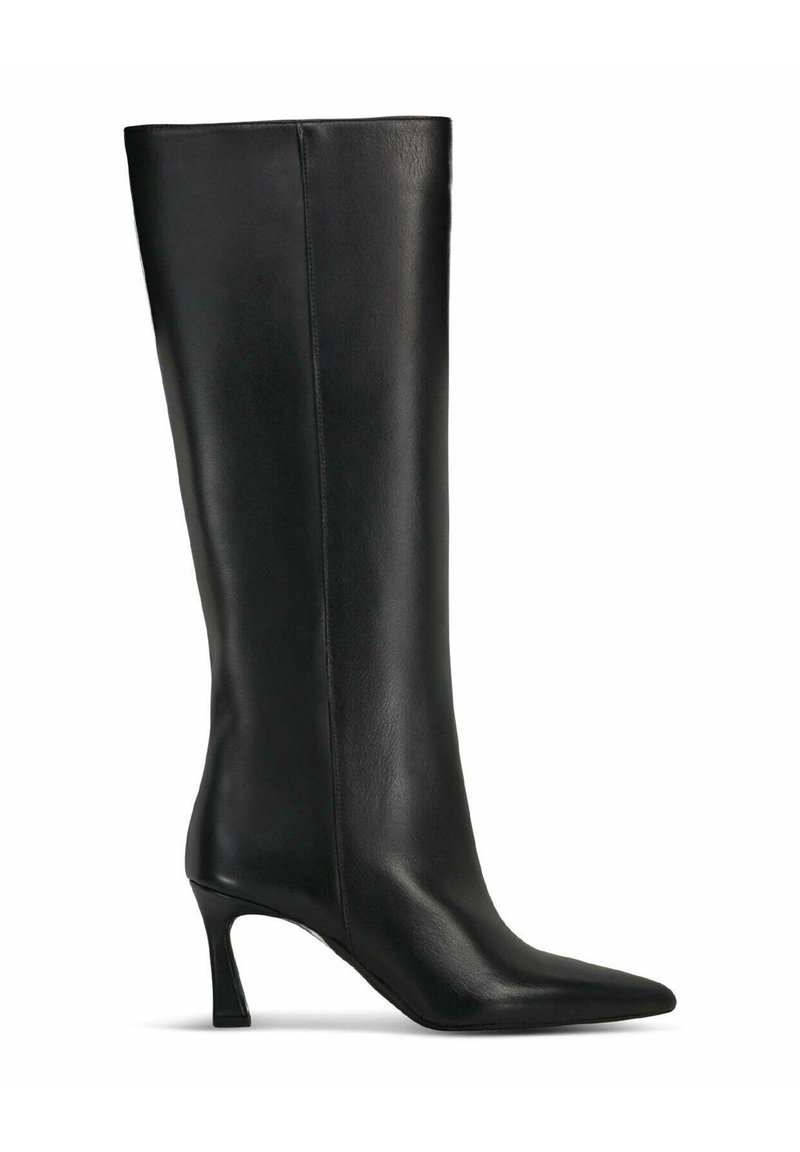 Stivale nero in pelle alta fino al ginocchio con punta appuntita e tacco medio, caratterizzato da una superficie liscia e un design elegante. Nessun accento o motivo visibile.