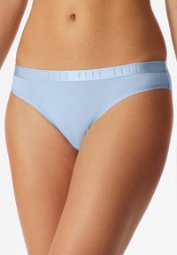 Ljusblå bomullsunderdel med en slät finish, med en midjeband som har logotypprägling. Den har en klassisk skärning med mjuka kanter.