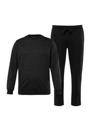 Conjunto de loungewear negro que incluye una camiseta de manga larga a rayas y pantalones negros con cintura elástica y cordón. Textura de tela suave.