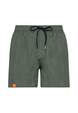 Pantaloni da nuoto verdi realizzati in tessuto leggero, con vita elastica e cordoncino blu navy, e una piccola etichetta del logo arancione.