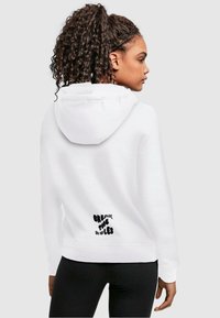 Merchcode BREAK THE RULES BASIC - Kapuutsiga pusa - white