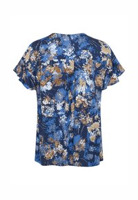 Blomstrete kortærmet bluse i navyblå med brune og hvide mønstre. Blødt stof, afslappet pasform og flæser på ærmerne. Vist fra bagende.
