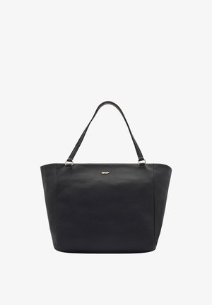 Zwarte leren tote bag met twee handvatten, gestructureerde vorm, minimalistisch ontwerp en een kleine gouden hardwareaccent op de voorkant.