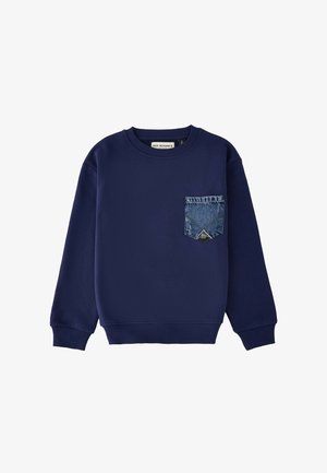 Felpa blu navy a manica lunga con polsini e orlo a costine, caratterizzata da una singola tasca sul petto in denim con una piccola etichetta nera con logo.