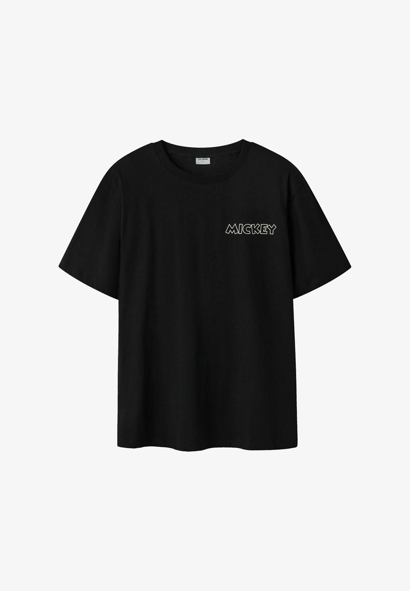 Juodos trumpomis rankovėmis marškinėliai su žodžiu "MICKEY" baltu kontūru spausdintu kairėje krūtinės pusėje, vientisas fono.