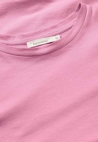 hessnatur T-shirt basic - rosa