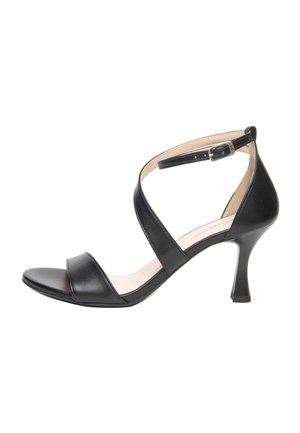 Schwarze High-Heel-Sandale aus Leder mit offenem Zehenbereich, Knöchelriemen und Schnallenverschluss, ausgestattet mit einem geschwungenen, schlanken Absatz und gepolstertem Fußbett.