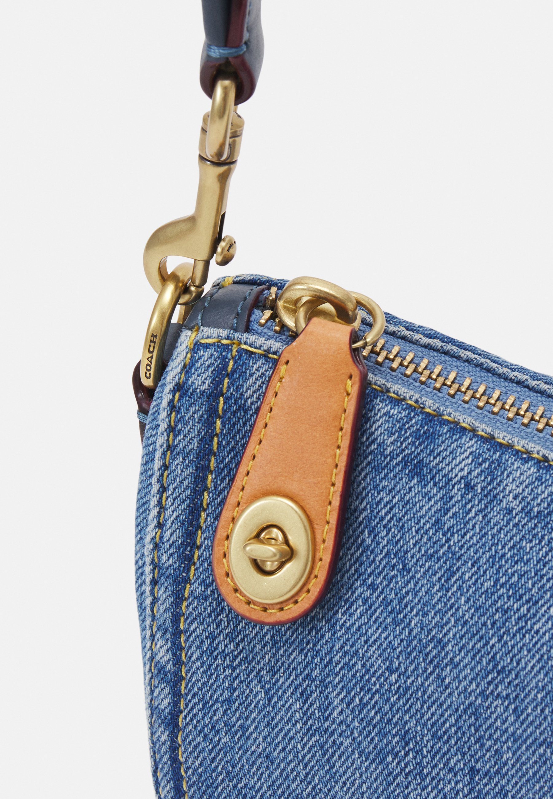 バッグ COACH Shoulderbag denim indigo signature Juliet Shoulder Bag In Signature Denim