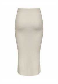Falda midi de punto acanalado beige con silueta ajustada, cinturilla elástica alta y textura suave.