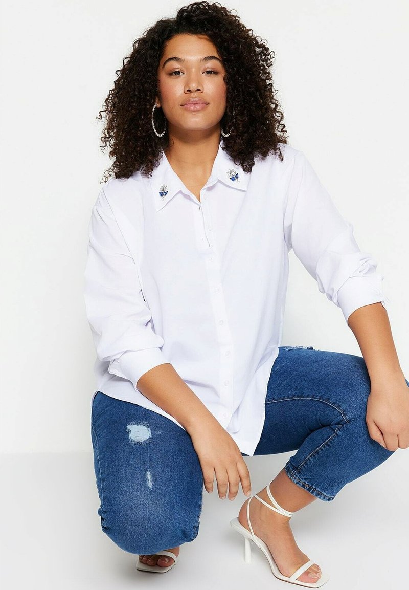 Trendyol Curve Overhemdblouse wit