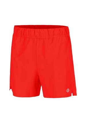 Rode sportshorts met elastische tailleband en klein wit logo dicht bij de onderzoom aan het linkerbeen.