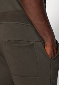 Björn Borg CENTRE TAPERED PANTS - Donji dijelovi trenirke - peat
