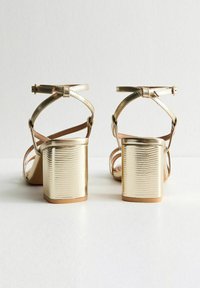 Thumbnail Image 4