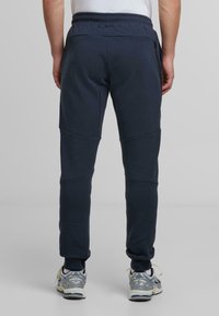 Mister Tee Treniņtērpa apakšdaļas - dark blue