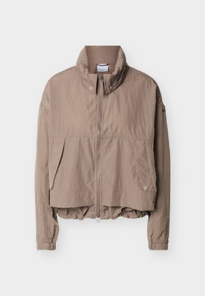 Veste zippée marron clair avec col montant, poches à boutons-pression, ourlet et poignets élastiqués, présentée sur un fond blanc.