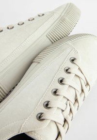 Next Sneakers - off-white