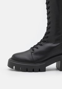 bottes stuart weitzman soldes