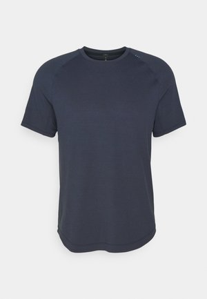 T-shirt blu navy a maniche corte realizzato in tessuto liscio, con scollo rotondo e delicate cuciture sui lati delle spalle.