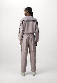 adidas Sportswear Teplákové kalhoty - preloved fig/black
