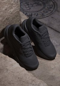 adidas Performance RUNFALCON 6 UNISEX - Обувки за бягане по асфалт - core black