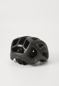Schwarzer Fahrradhelm mit einer strukturierten, matten Oberfläche, ausgestattet mit großen Belüftungsöffnungen und verstellbaren Riemen. Branding gut sichtbar auf der Vorderseite.