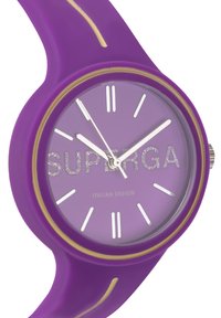 Fialová silikónová hodinky s okrúhlym ciferníkom, striebornými akcentmi a trblietavým textom "SUPERGA". Obsahuje biele hodinové značky a zlaté detaily.