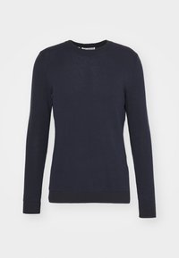 Stickad marinblå tröja med ett strukturerat mönster, rundhalsad krage och ribbade ärmslut och nederkant. Materialet verkar mjukt och andningsbart.