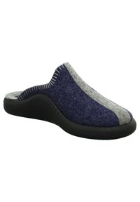 Chausson en feutre bleu marine et gris avec un design courbé, une surface texturée et une semelle en caoutchouc noir. Présente des accents cousus le long des bords.