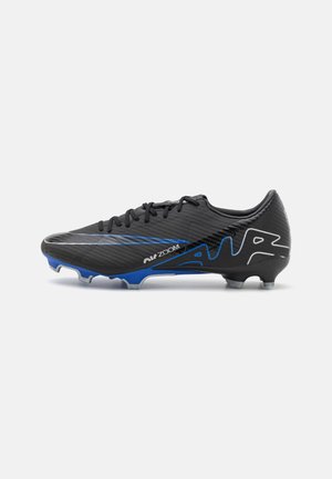 Chaussure de football Nike Air Zoom noire et bleue avec lacets, crampons, logo Nike Swoosh blanc et inscription AIR sur le côté.