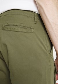 Pegador Kapsáče - olive