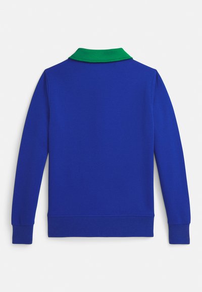 Kék pulóver zöld gallérral, hosszú ujjakkal és bordázott mandzsettával. Simaszövetű, minimalista kialakítás minták nélkül.