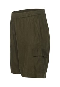Olivenfarvede knælange shorts med elastisk talje og sidelommer på en hvid baggrund.