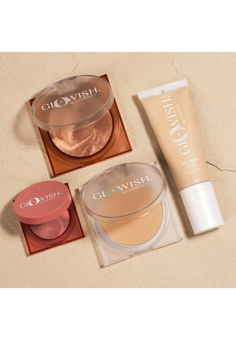 Damen Teint | HUDA BEAUTY GLOWISH BLUSH POWDER PUDRIGES ROUGE Rouge glowish blush powder 03 berry juicy/braun - JX33310 Damen Teint | HUDA BEAUTY GLOWISH BLUSH POWDER PUDRIGES ROUGE Rouge glowish blush powder 03 berry juicy/braun - JX33310