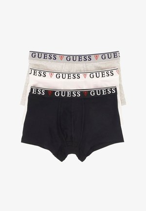 Drie paar boxershorts in zwart, grijs en wit. Elke paar heeft een rekbare tailleband met het "GUESS"-logo in contrasterende kleuren.