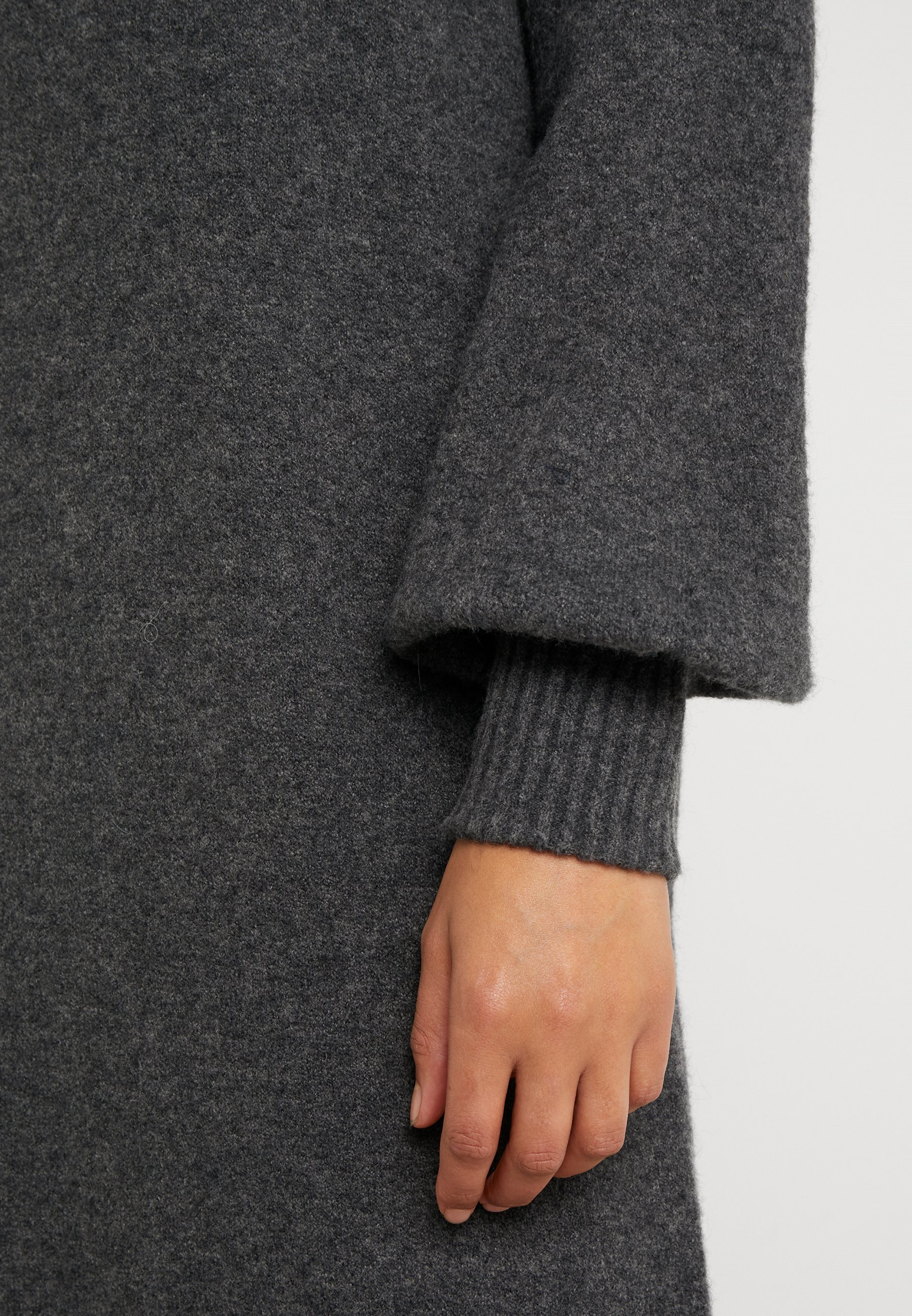 J.CREW SUPERSOFT TURTLENECK DRESS Strikket kjole J.CREW SUPERSOFT TURTLENECK DRESS - Strikket kjole - black