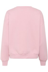 Roza Crewneck pulover, mehak material, udoben kroj, rebrasti zapestji in rob, pogled zadaj, minimalističen dizajn brez vidnih logotipov ali akcentov.