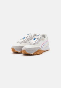 Puma Sneakers - off-white