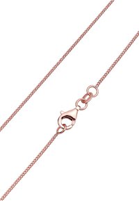 Collier chaîne fine en or rose avec fermoir mousqueton sur fond blanc.