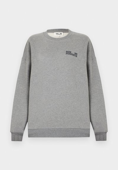 Γκρι φούτερ από απαλό βαμβακερό μείγμα, με στρογγυλή λαιμόκοψη, άνετη εφαρμογή, ριμπ μανσέτες και μικρό λογότυπο με κείμενο στο στήθος.