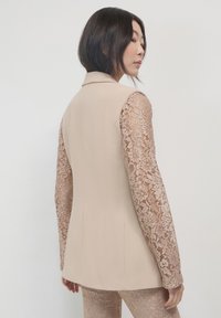 Thumbnail Image 3